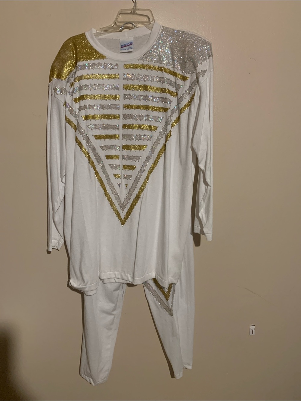 White Two-Piece Lounge Set with Gold & Silver Glitter Chevron Vintage Decosport